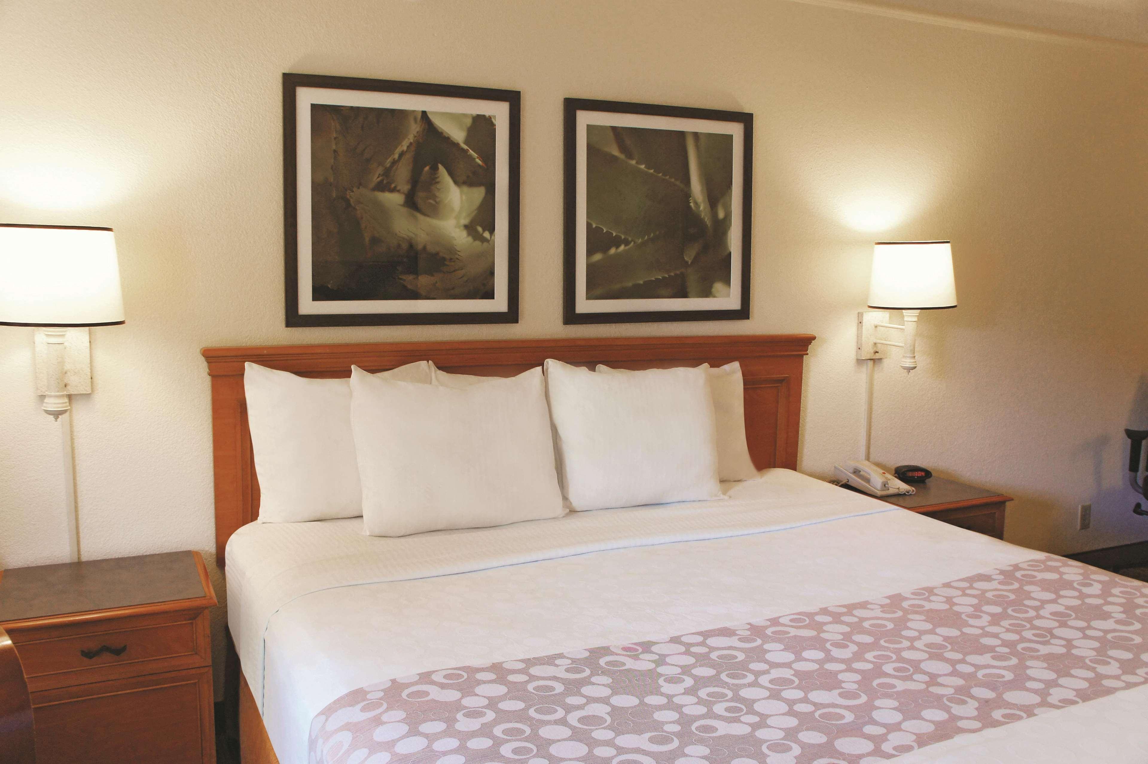 Baymont By Wyndham Houston La Porte Bagian luar foto