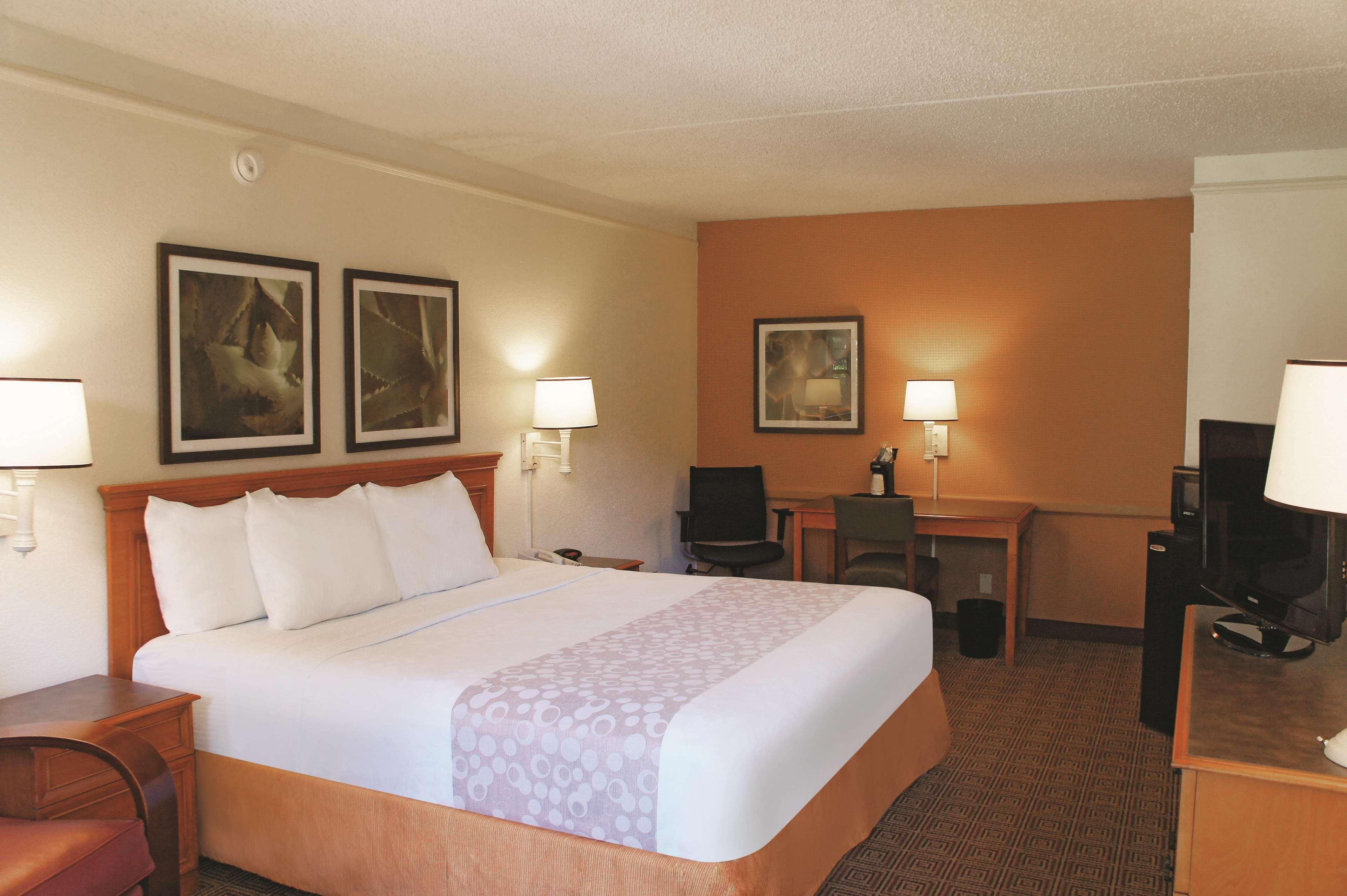 Baymont By Wyndham Houston La Porte Bagian luar foto