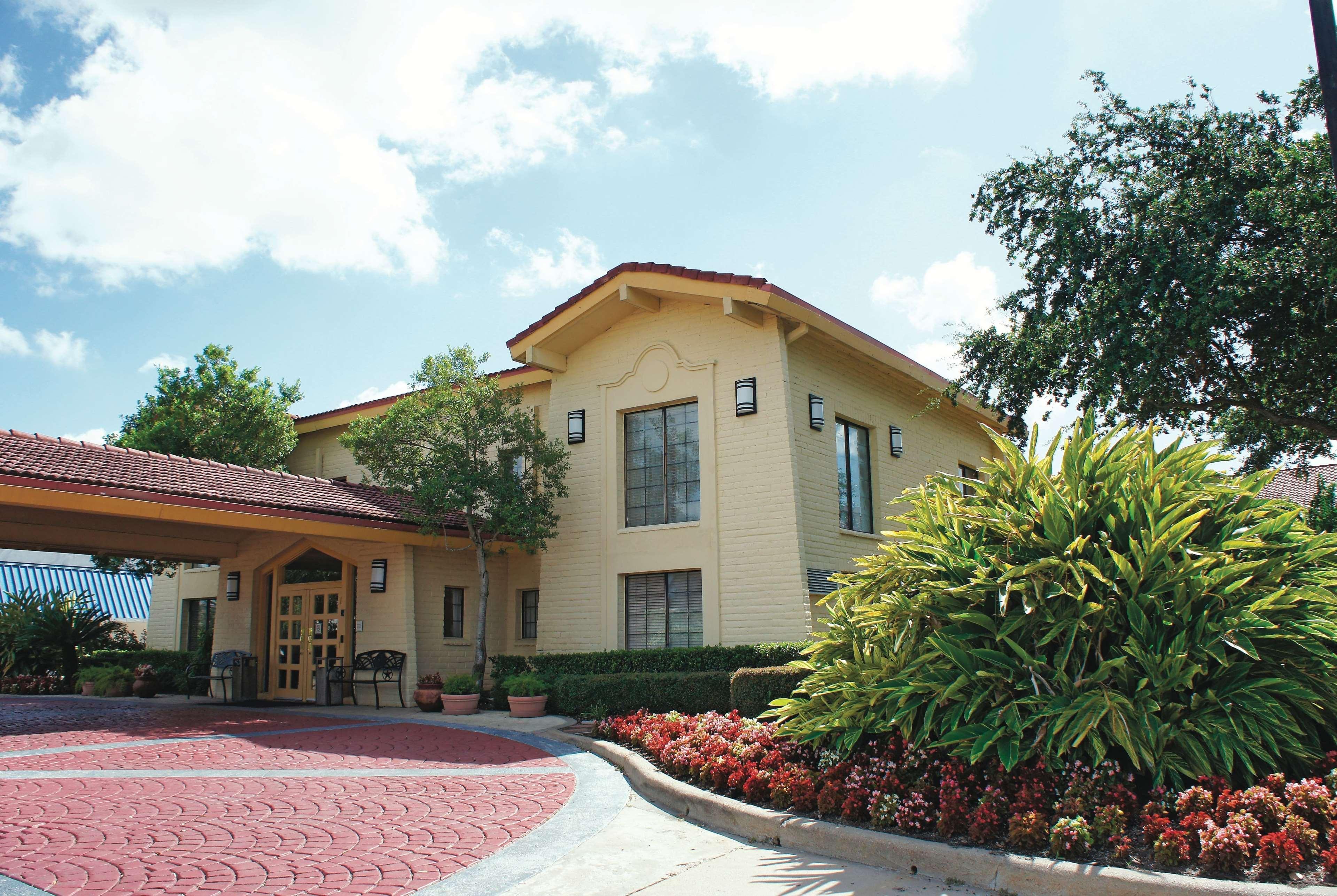 Baymont By Wyndham Houston La Porte Bagian luar foto
