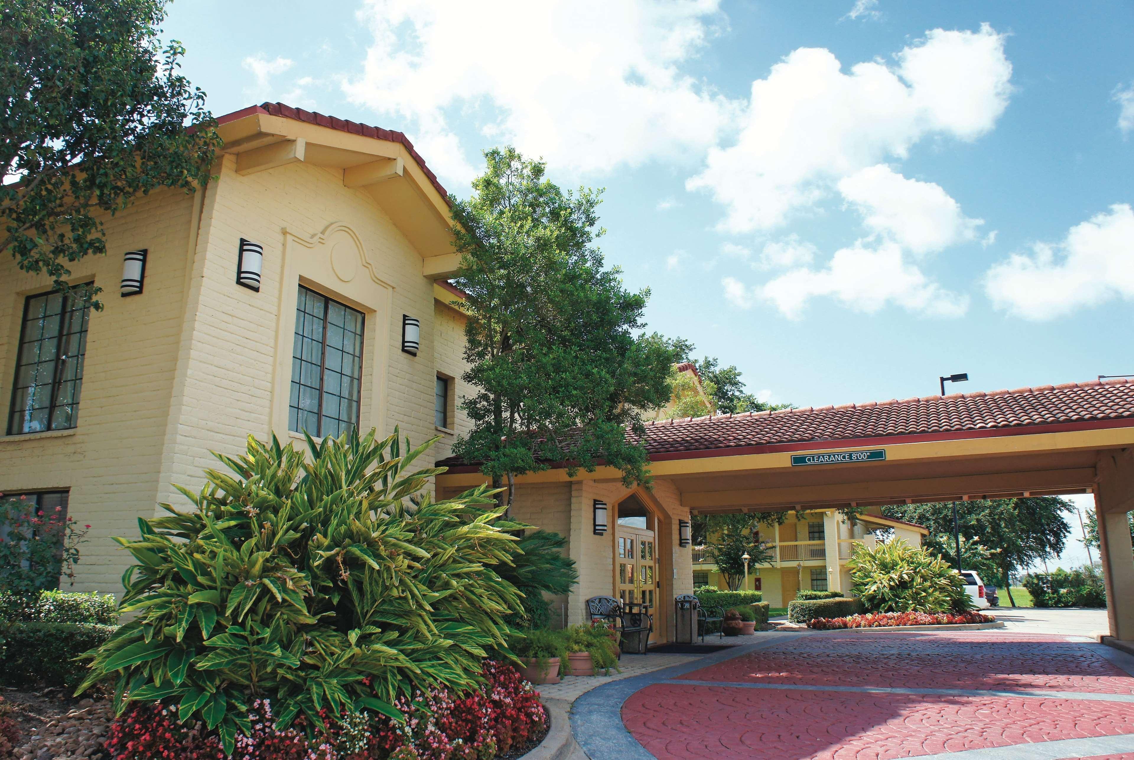 Baymont By Wyndham Houston La Porte Bagian luar foto