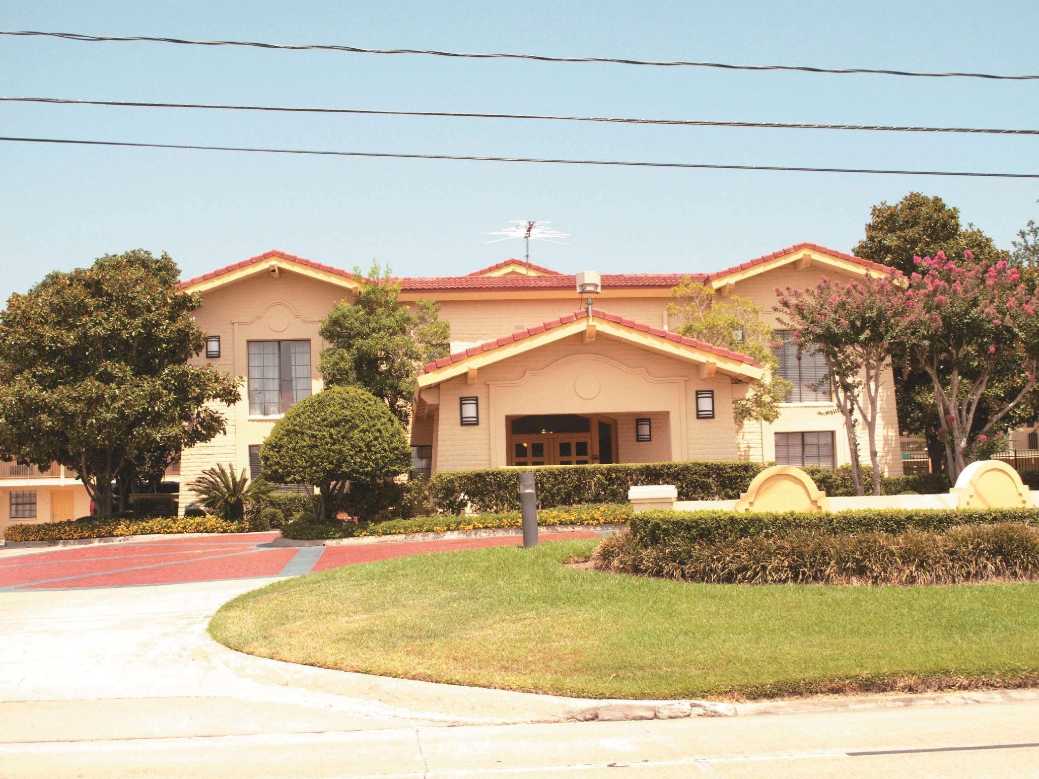 Baymont By Wyndham Houston La Porte Bagian luar foto