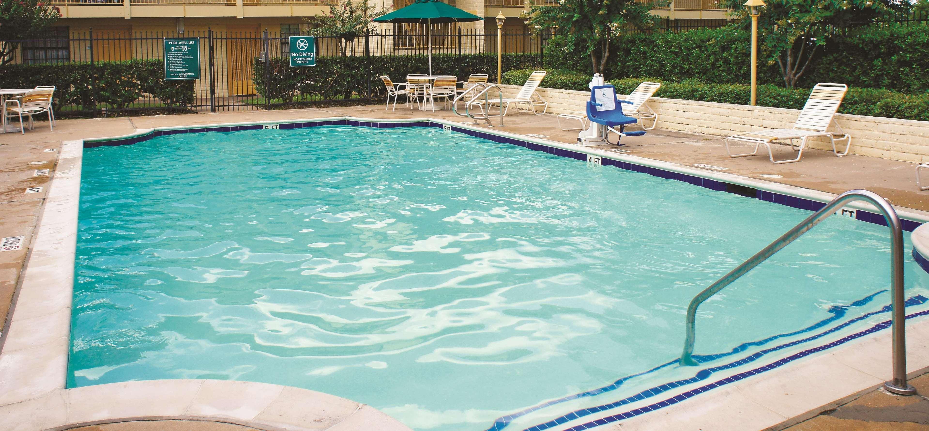 Baymont By Wyndham Houston La Porte Bagian luar foto