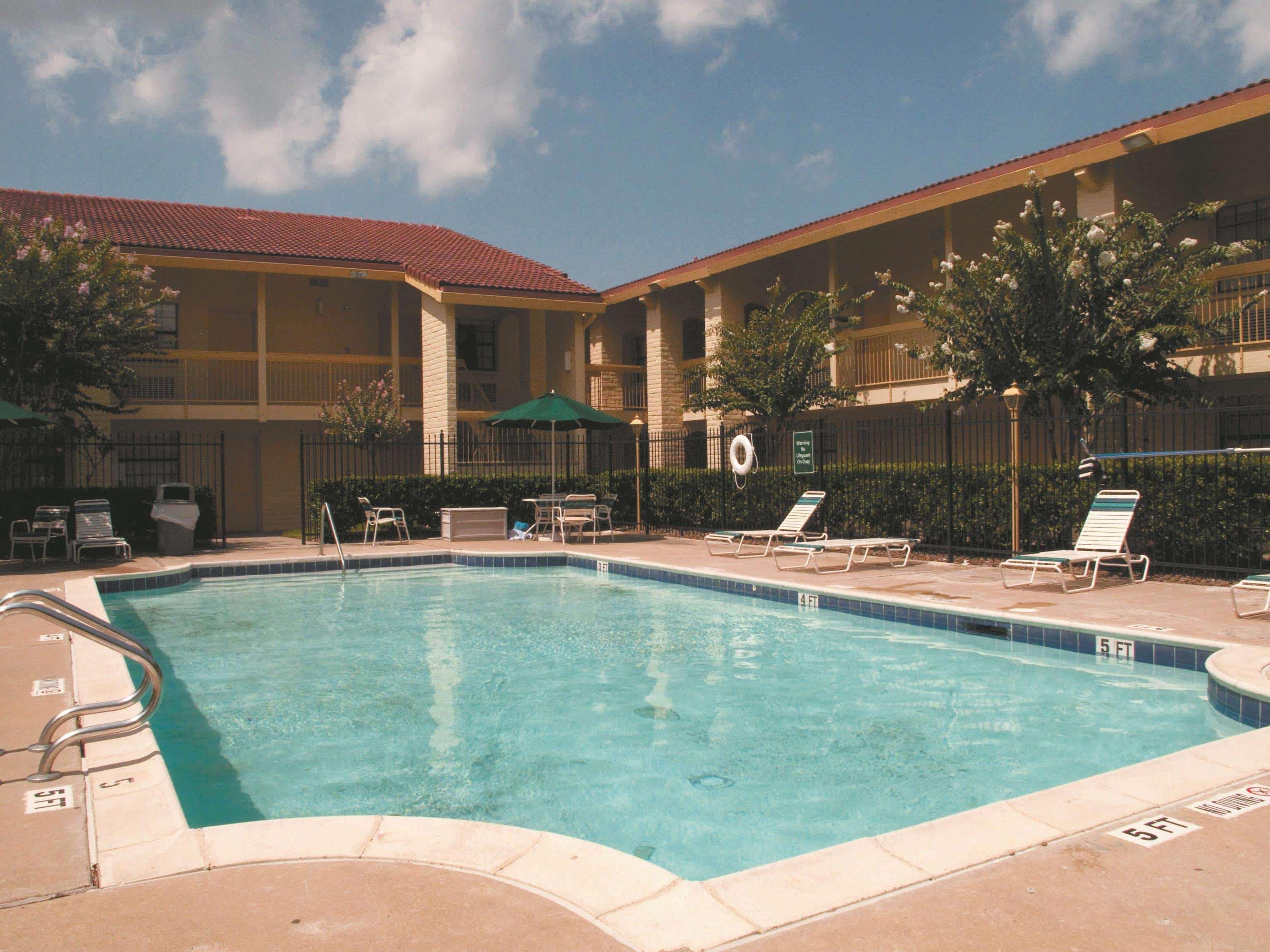 Baymont By Wyndham Houston La Porte Bagian luar foto