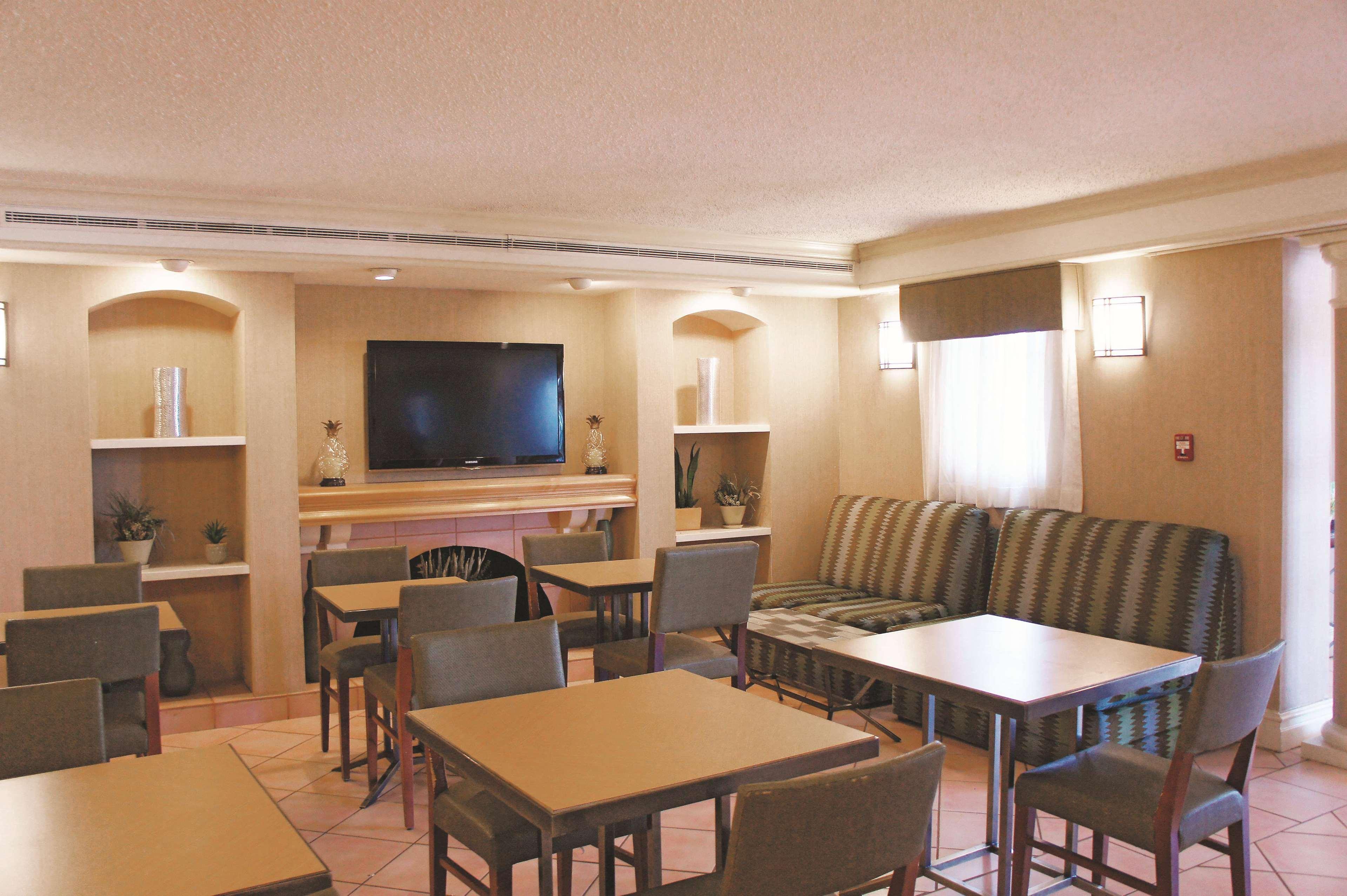 Baymont By Wyndham Houston La Porte Bagian luar foto
