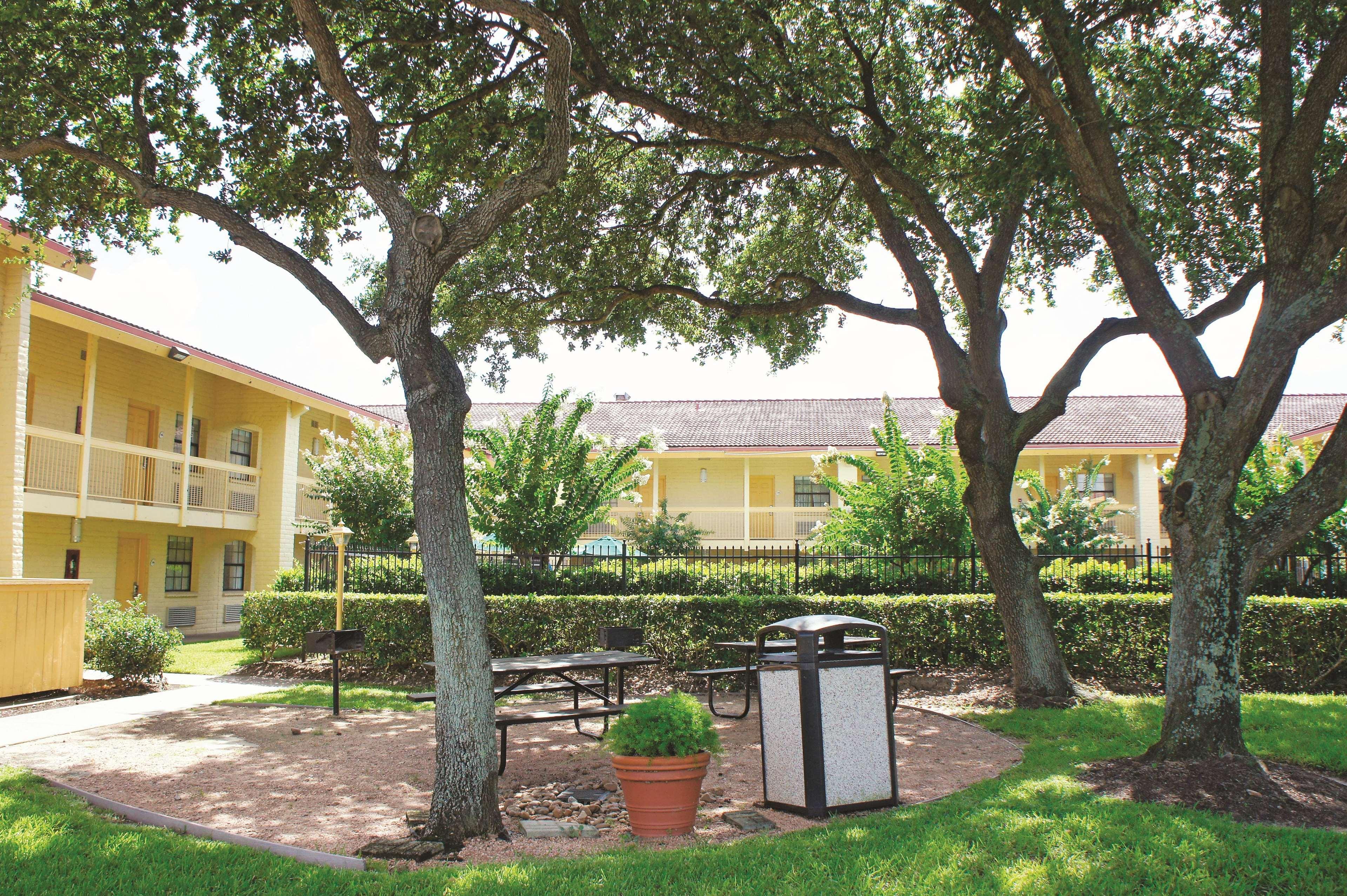 Baymont By Wyndham Houston La Porte Bagian luar foto