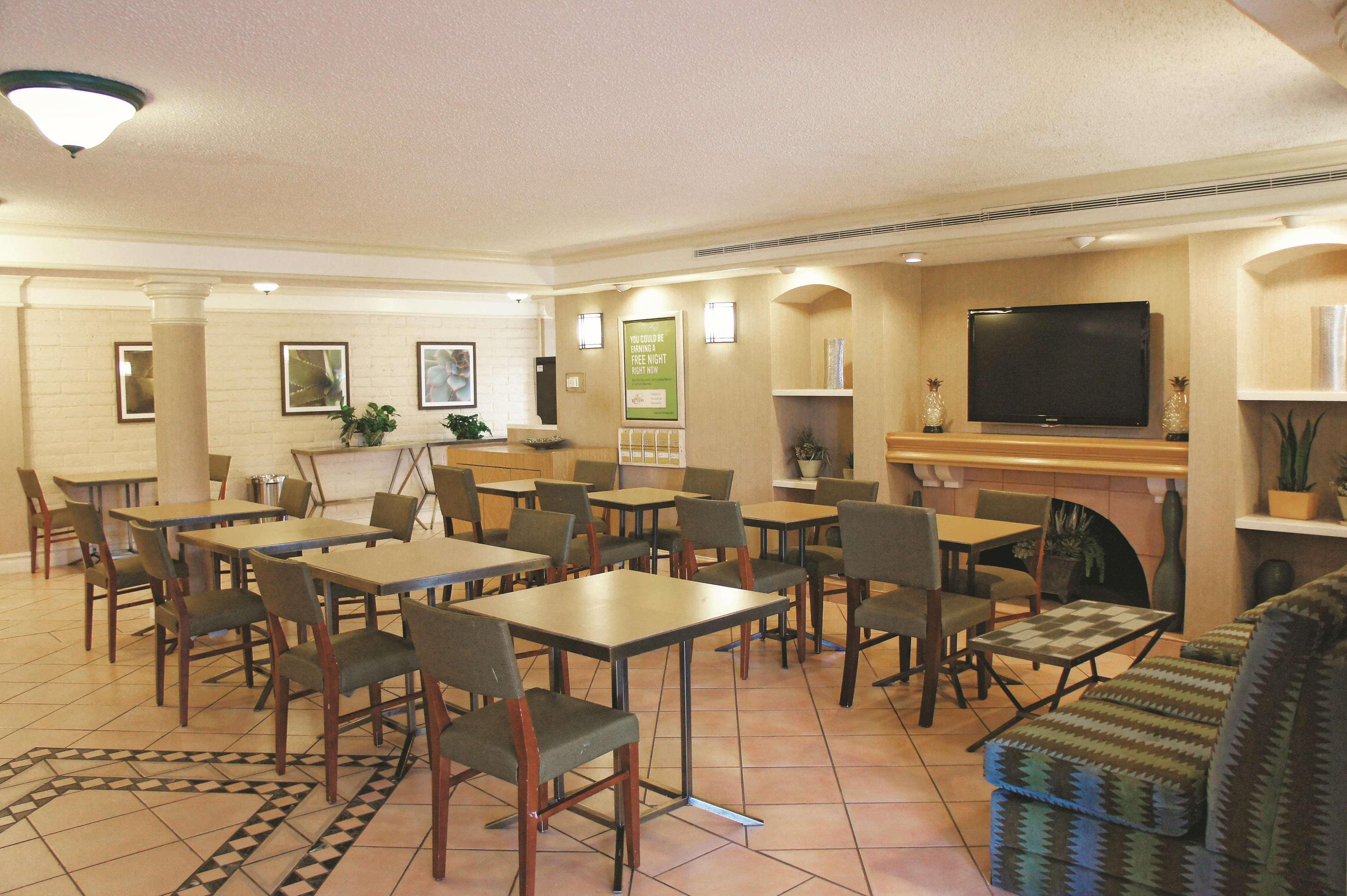 Baymont By Wyndham Houston La Porte Bagian luar foto